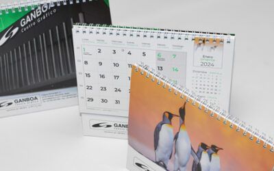 Calendario sobremesa, con peana rígida